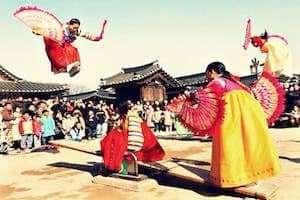 Tham quan làng dân tộc Seongup tại Jeju Hàn Quốc.