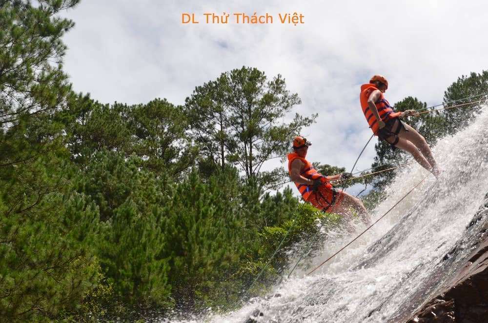 Đu d&acirc;y vượt th&aacute;c Đ&agrave; Lạt