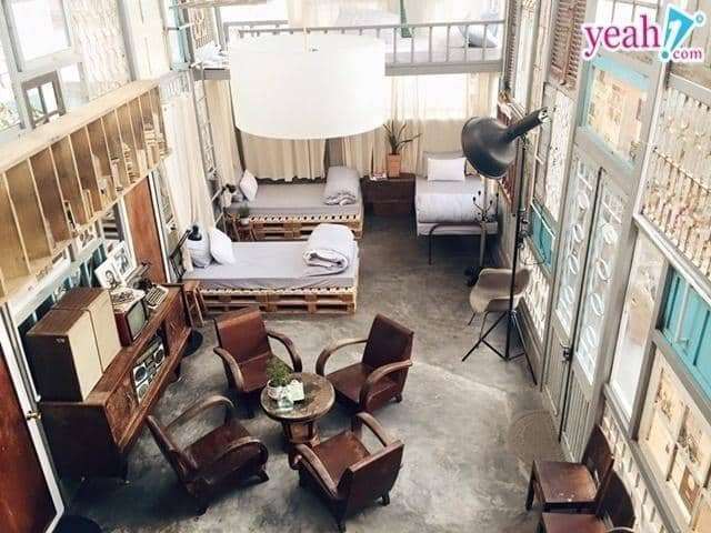 ch&egrave;o thuyền vượt ghền th&aacute;c tr&ecirc;n s&ocirc;ng